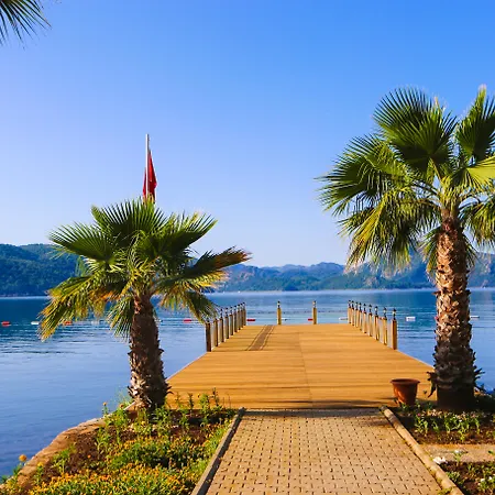 & מלון מרמריס