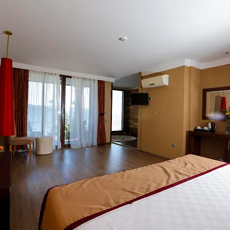 & Hotel 5*