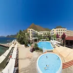 Hotel &